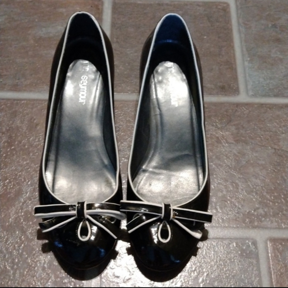 mr.Seymour by Stuart Weitzman French black white bow kitten heel pump size 5